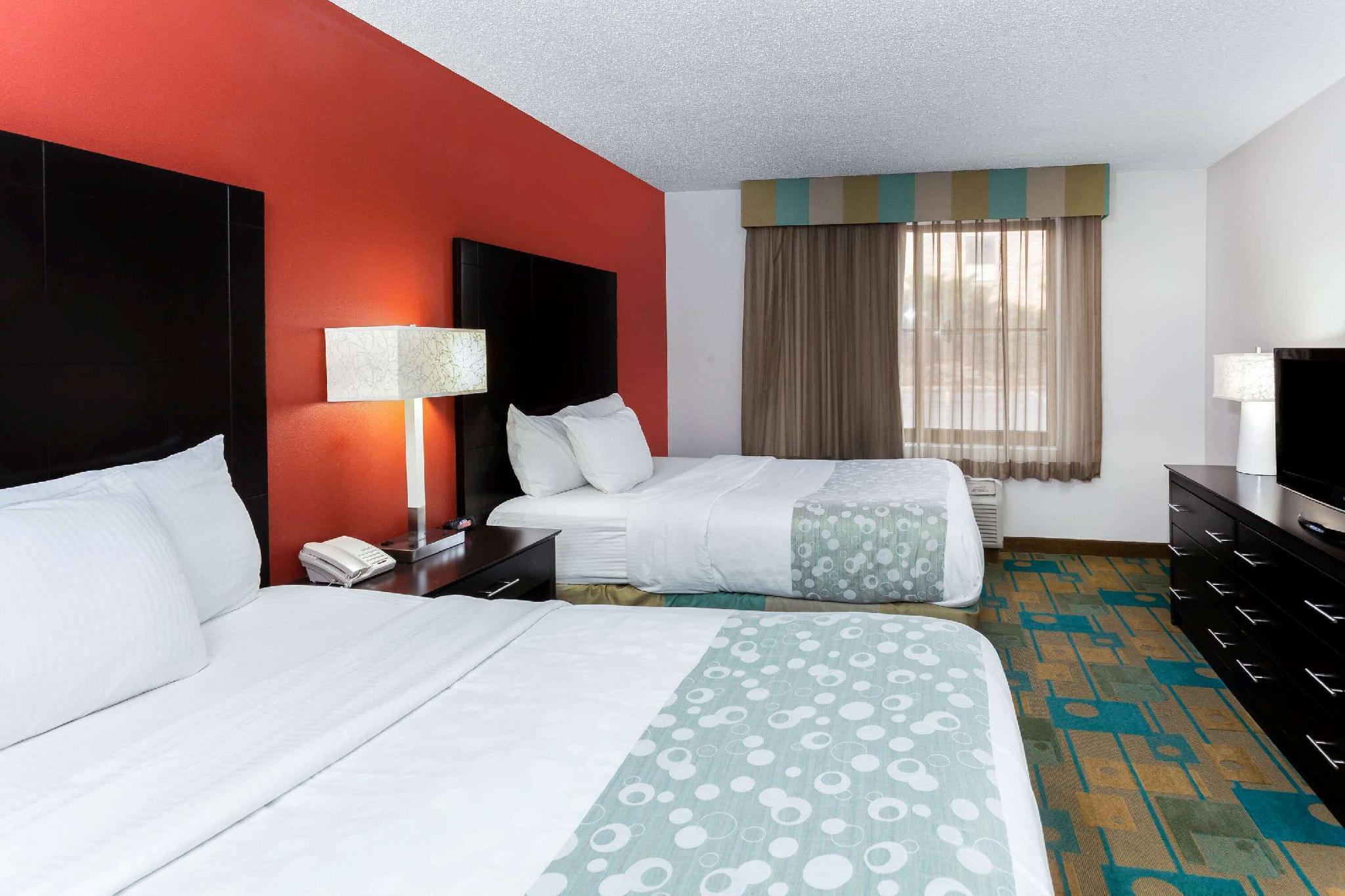 La Quinta By Wyndham Milwaukee Bayshore Area Glendale Exterior photo
